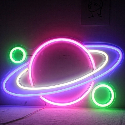 Transforme o seu quarto num espaço fresco e elegante com a luz LED do nosso sinal planetário de néon