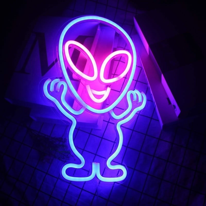 Publicidade personalizada da loja LED Neon Sign com design alienígena e material acrílico